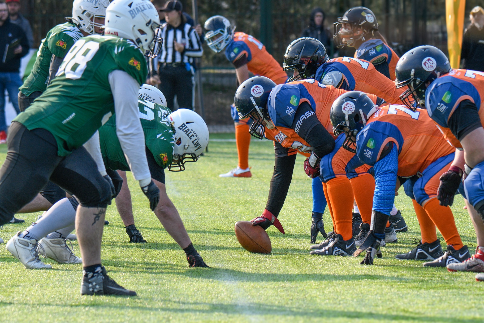 Olsztyn Lakers and their opponents lined up before the snap